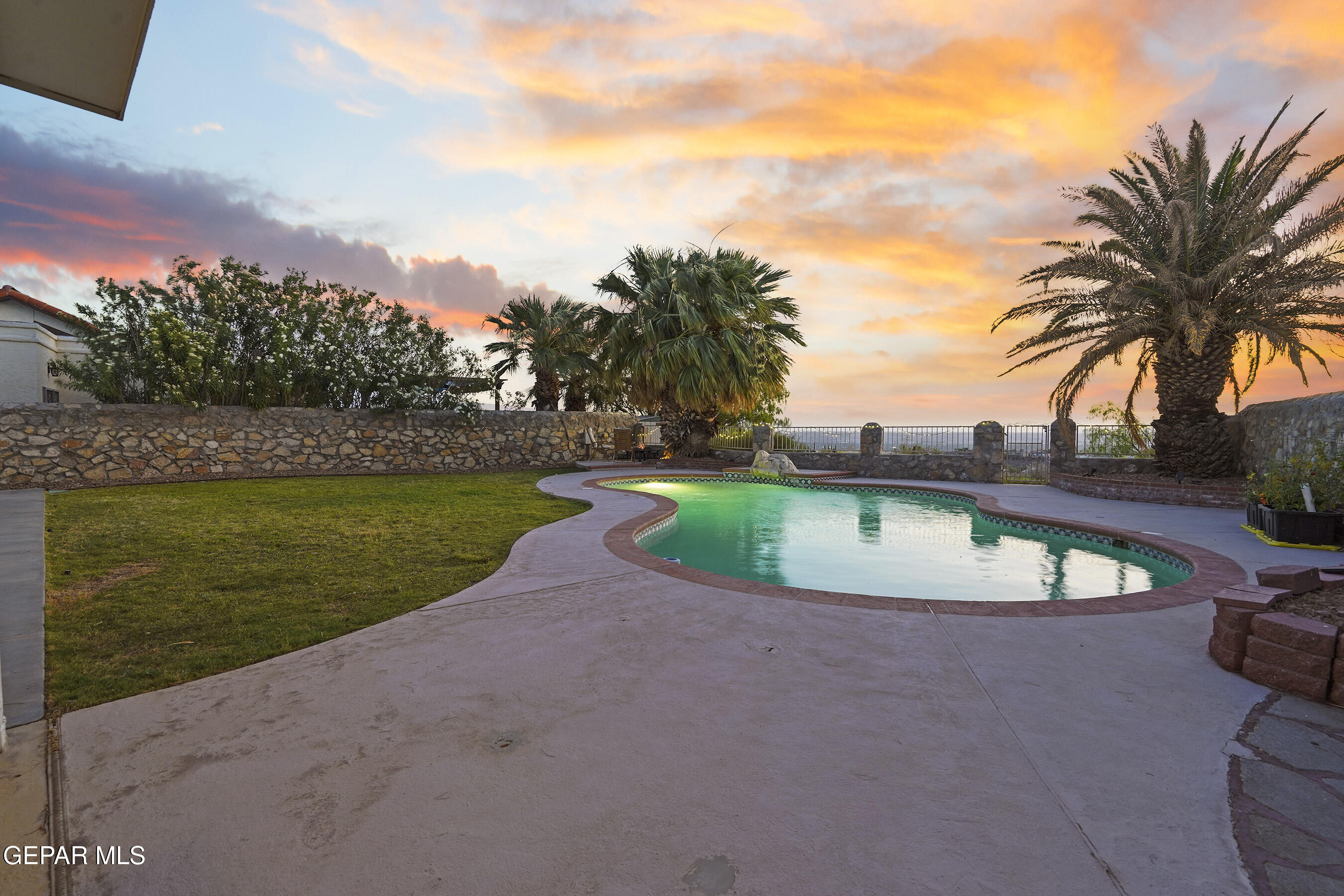 817 DULCE TIERRA Drive
