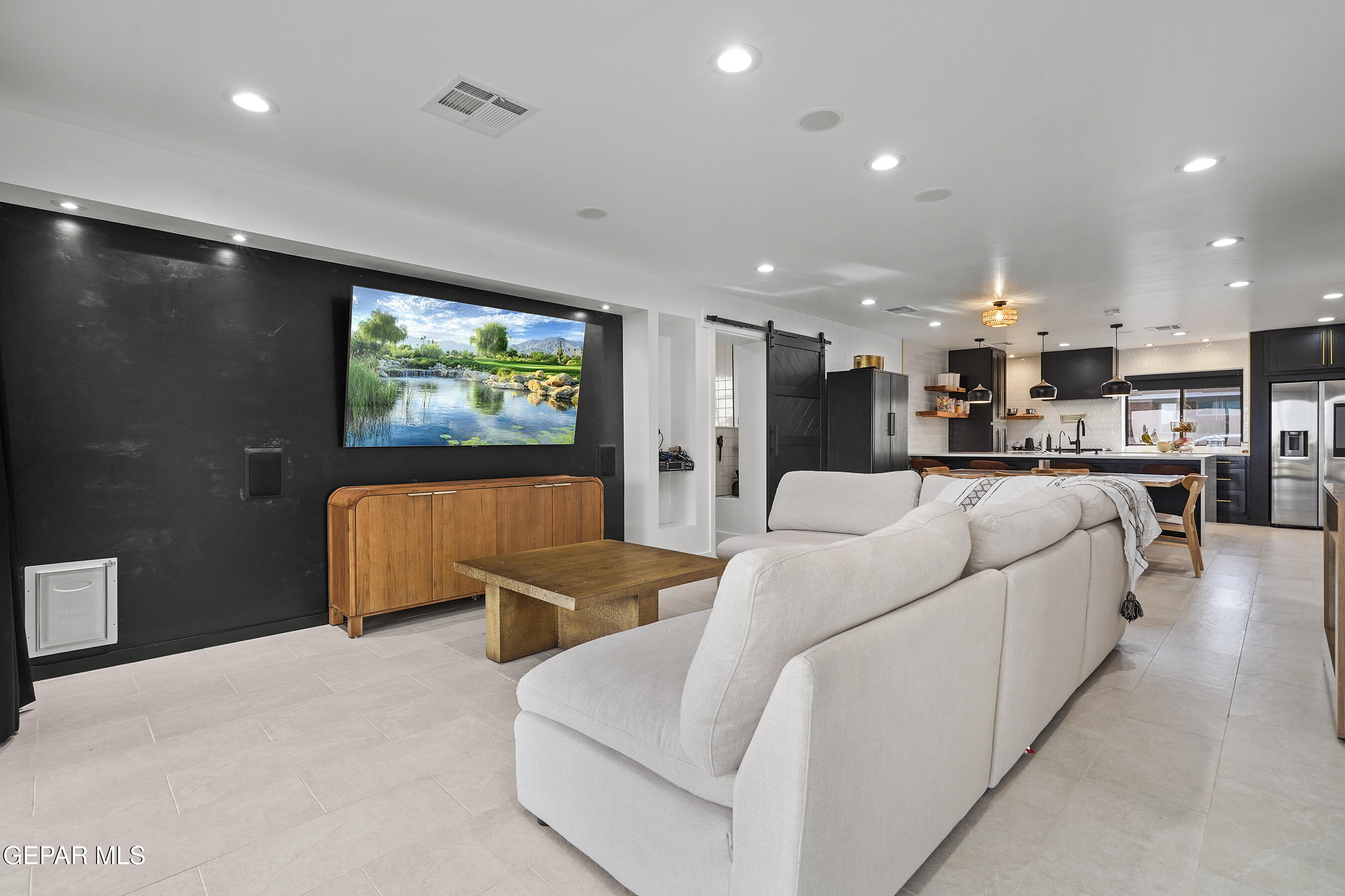 8300 SOLAR Place