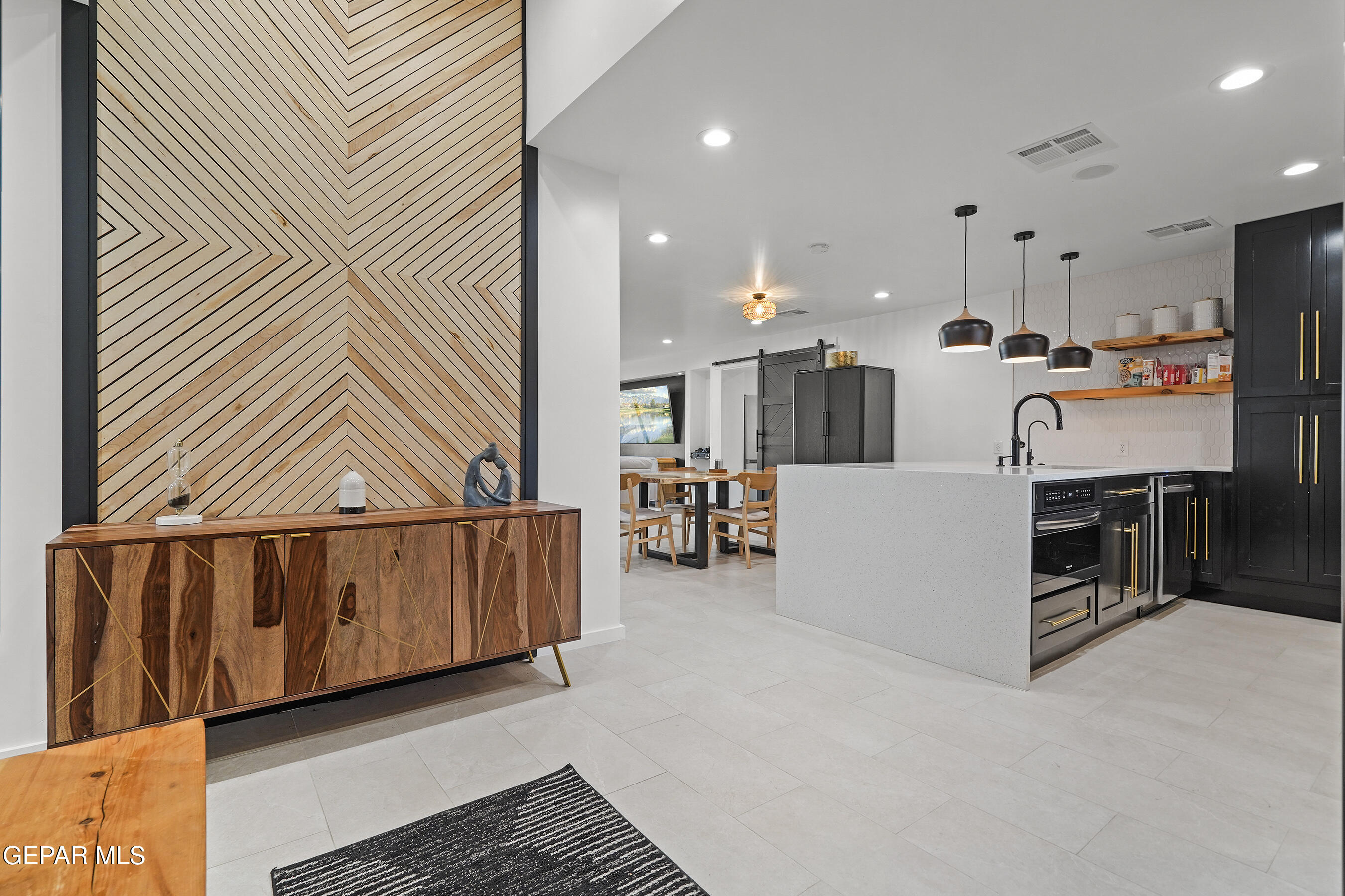 8300 SOLAR Place