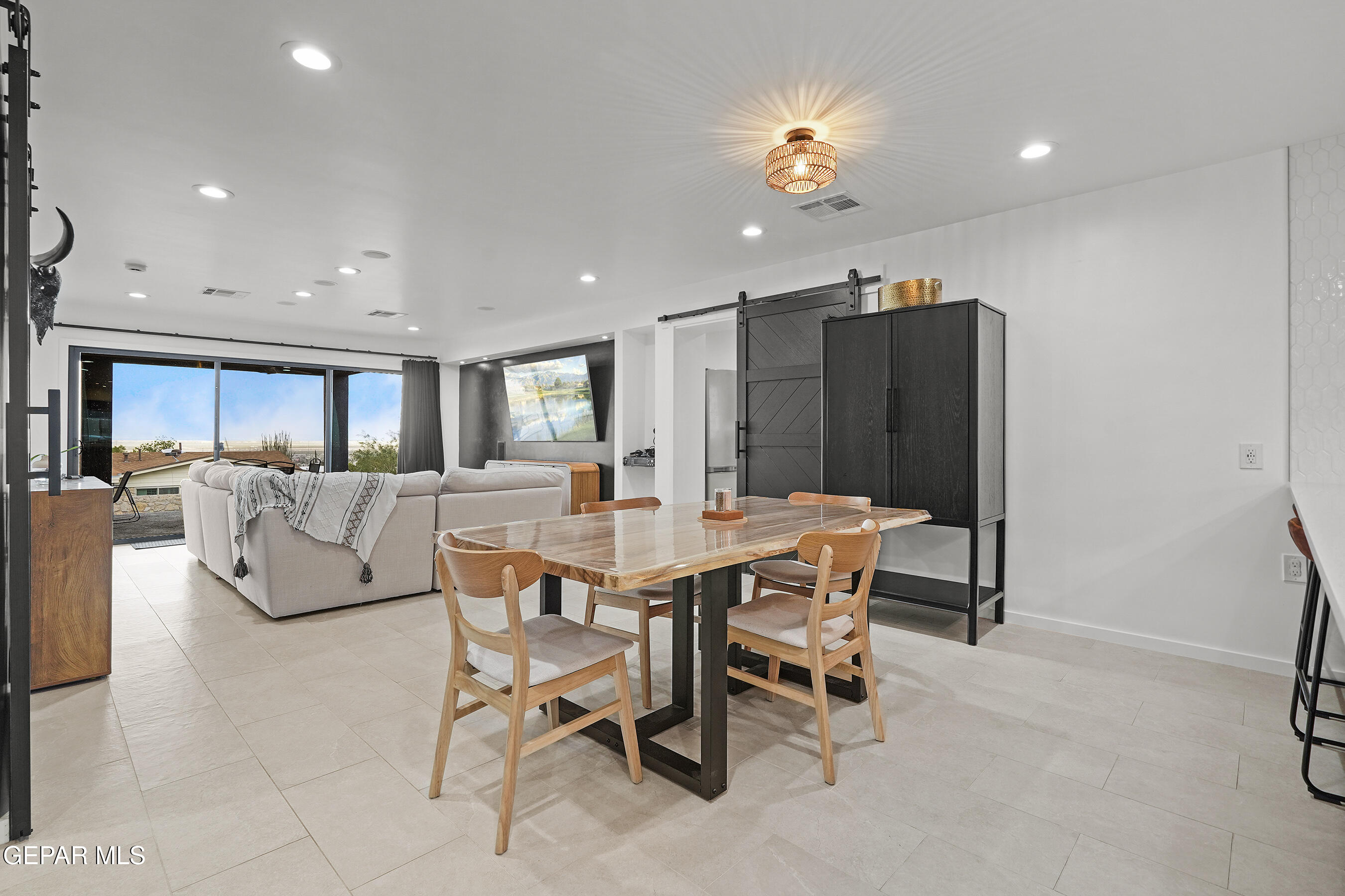 8300 SOLAR Place