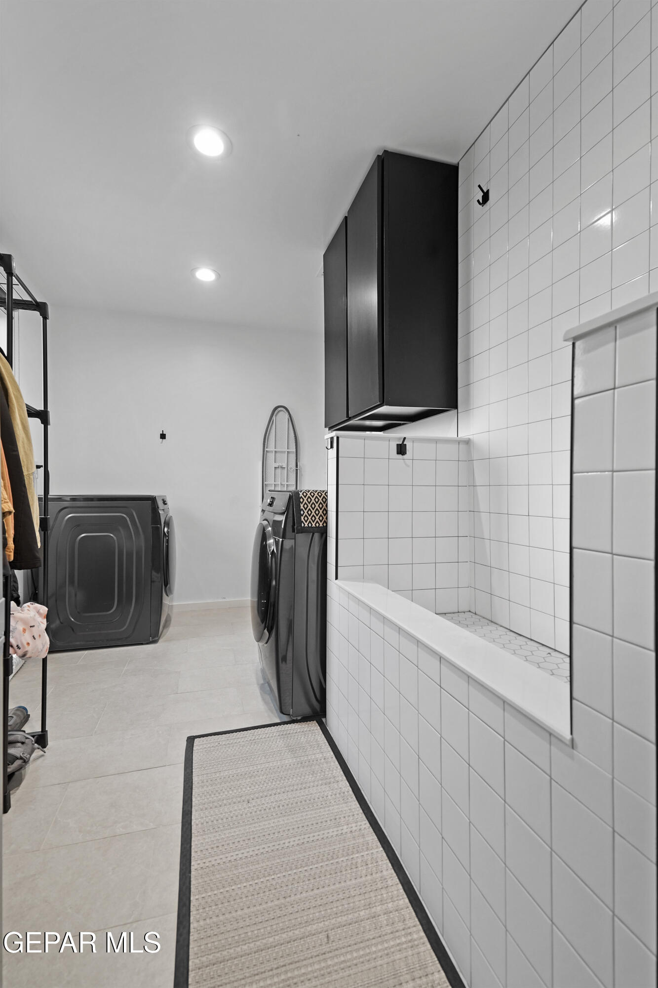 8300 SOLAR Place