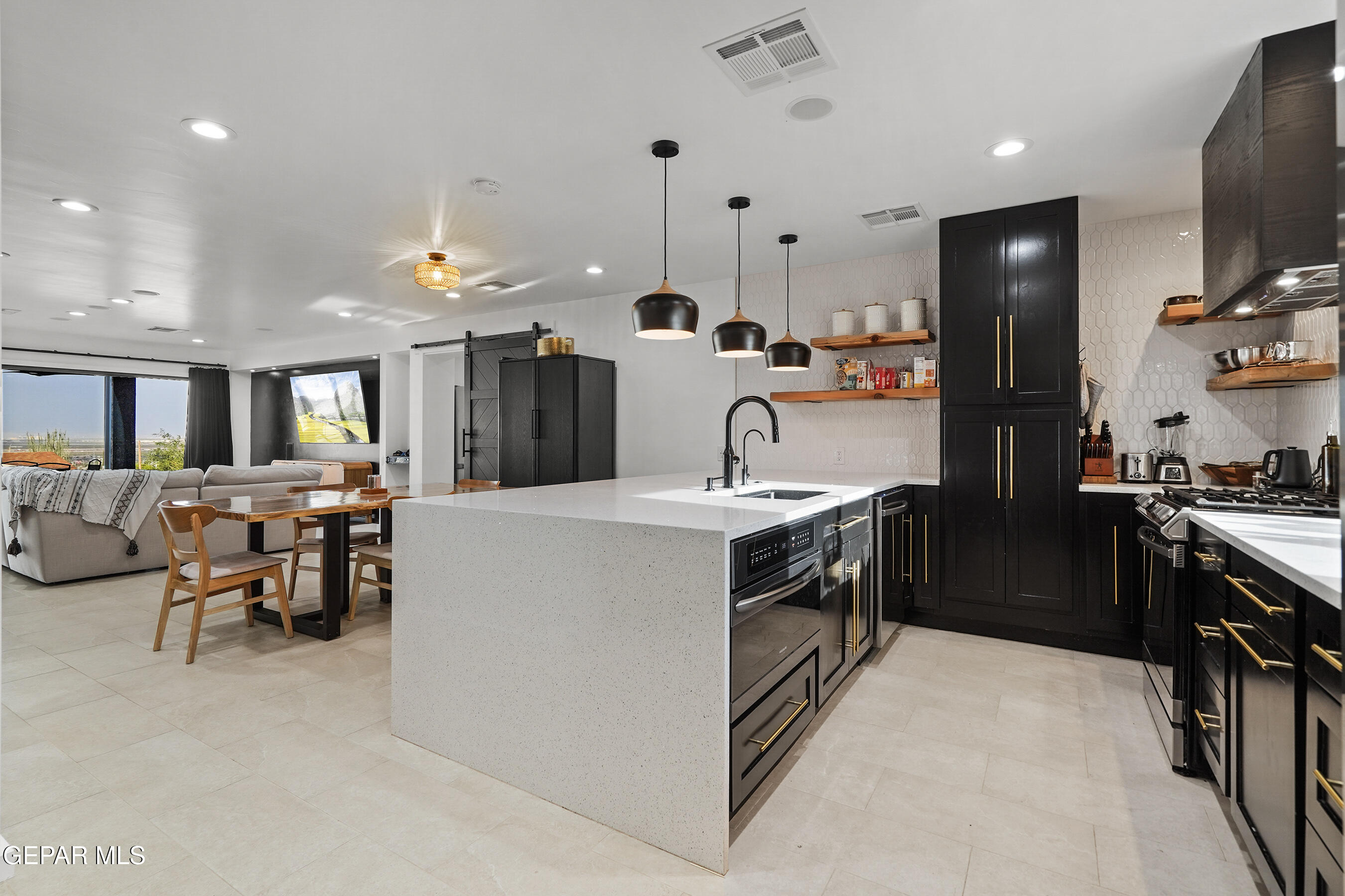 8300 SOLAR Place