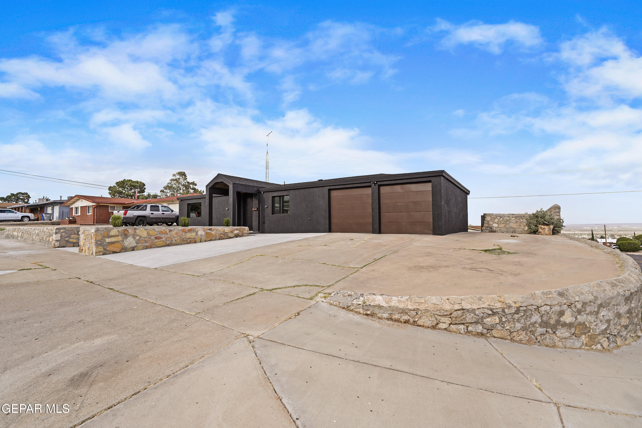 8300 SOLAR Place