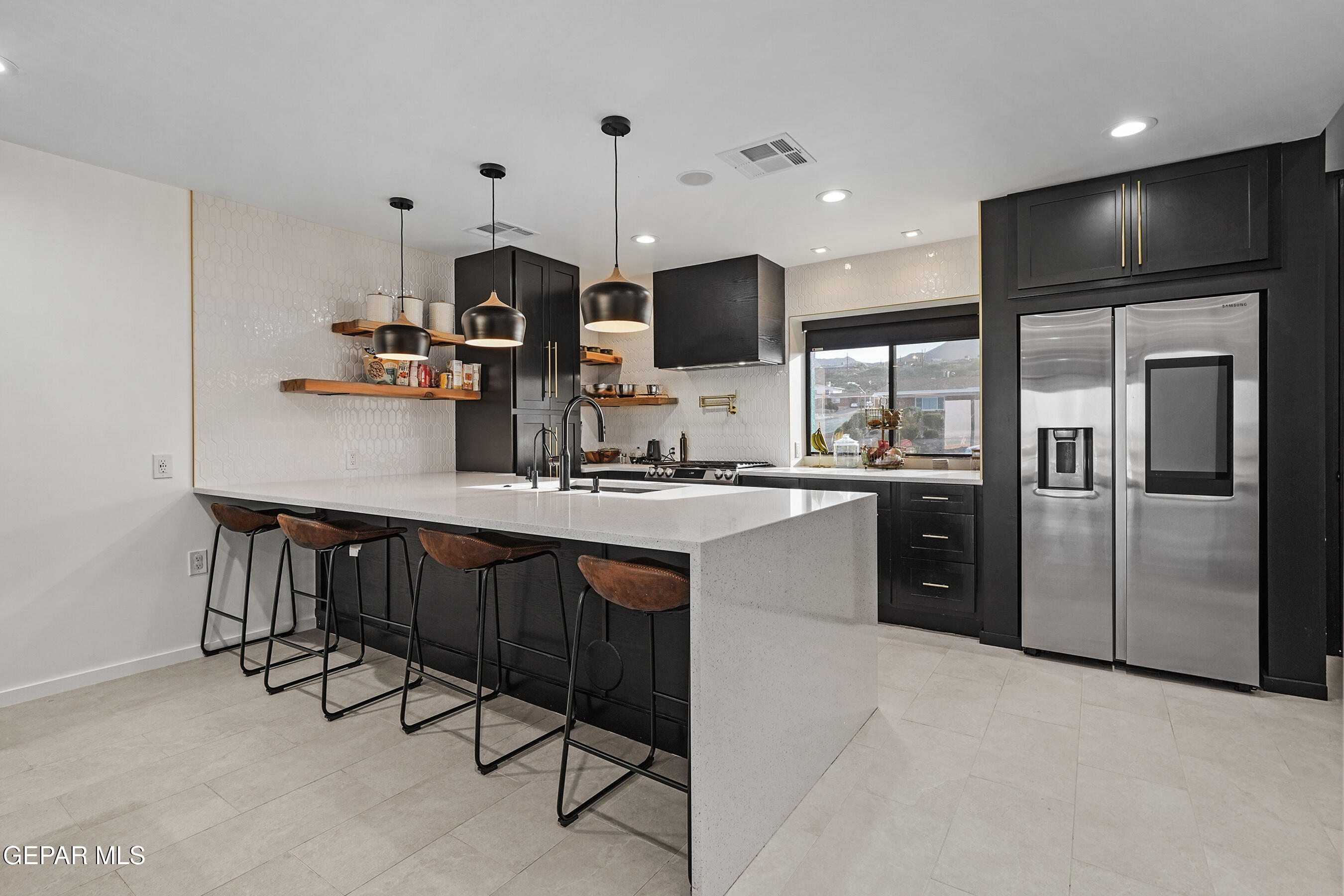 8300 SOLAR Place