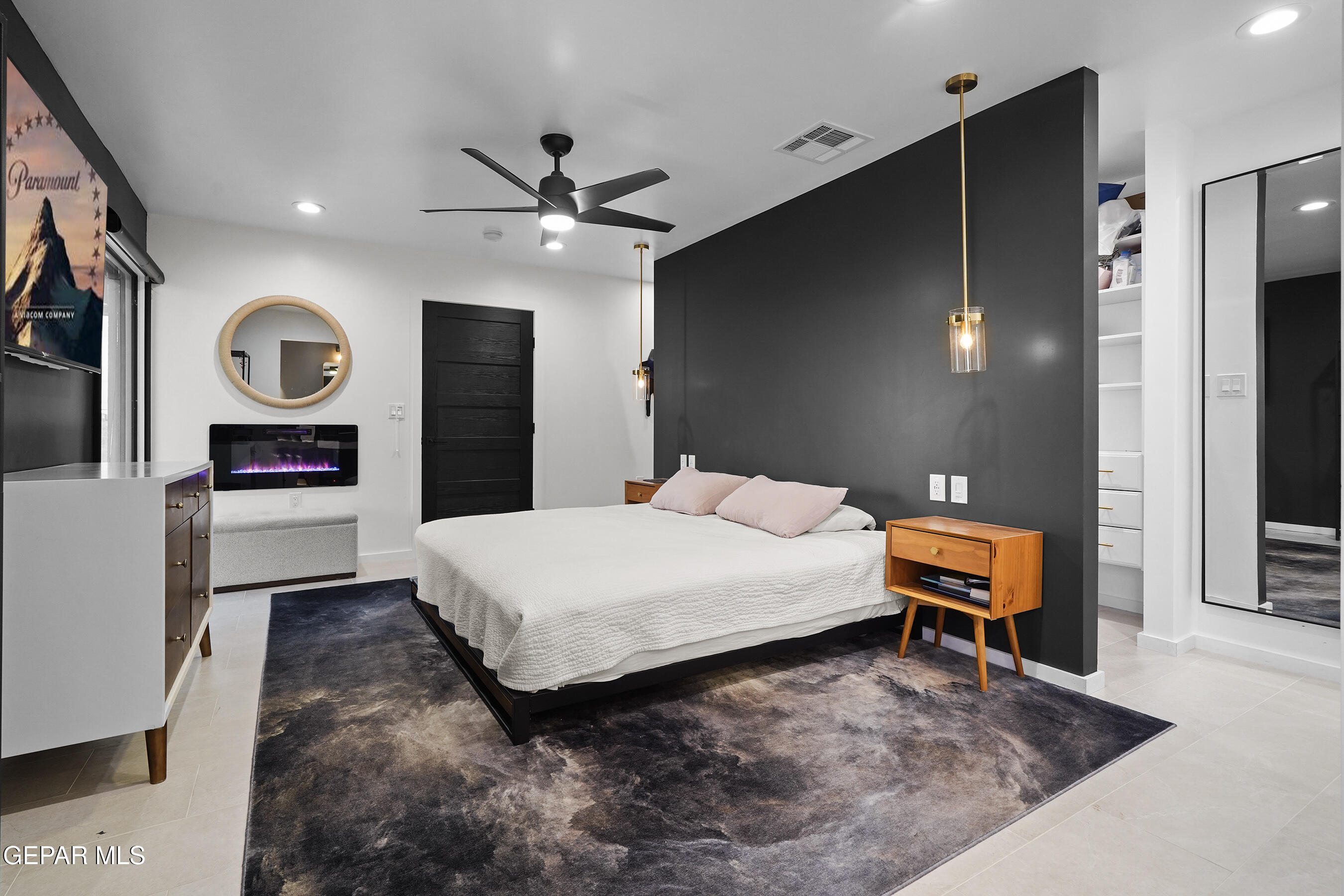 8300 SOLAR Place