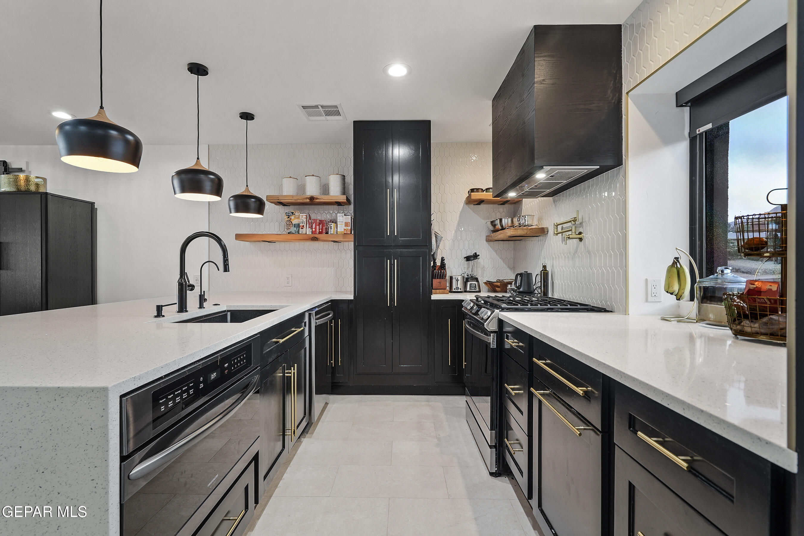 8300 SOLAR Place