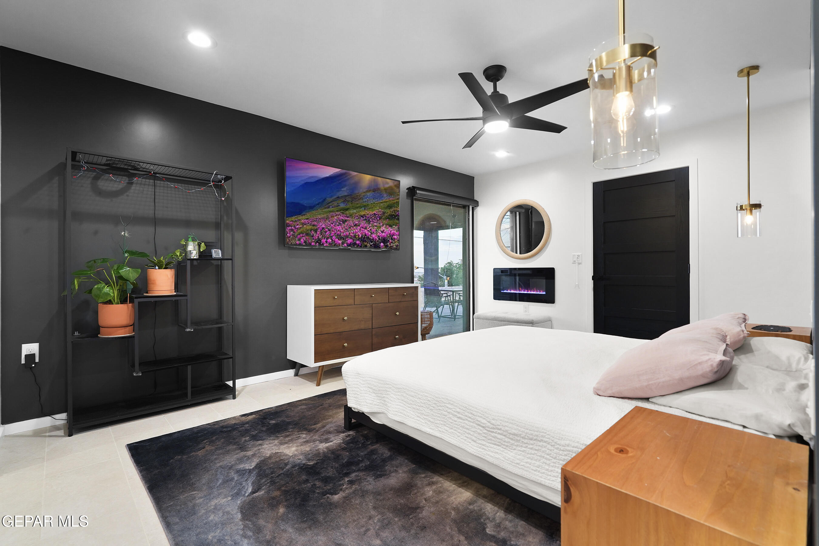 8300 SOLAR Place