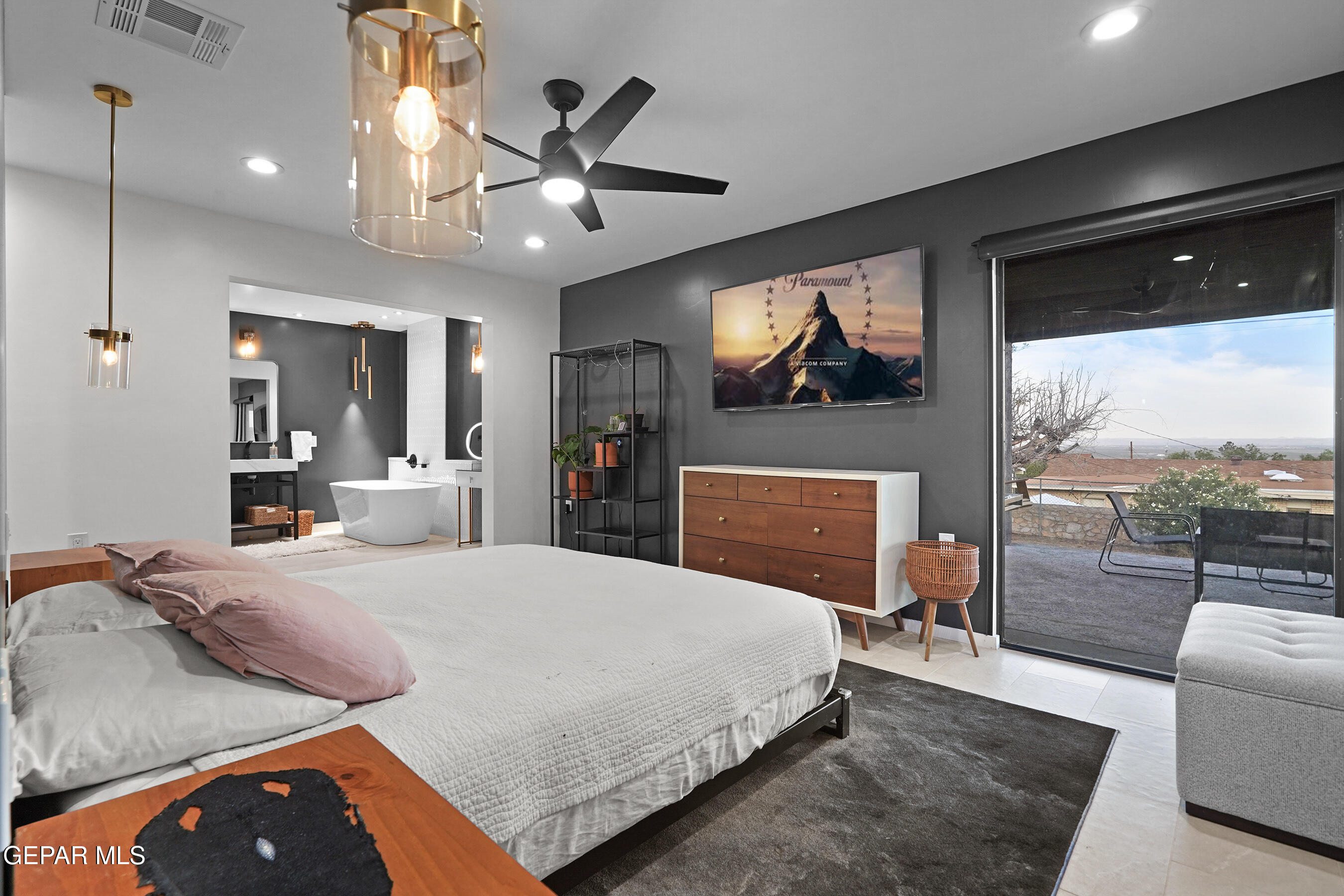 8300 SOLAR Place