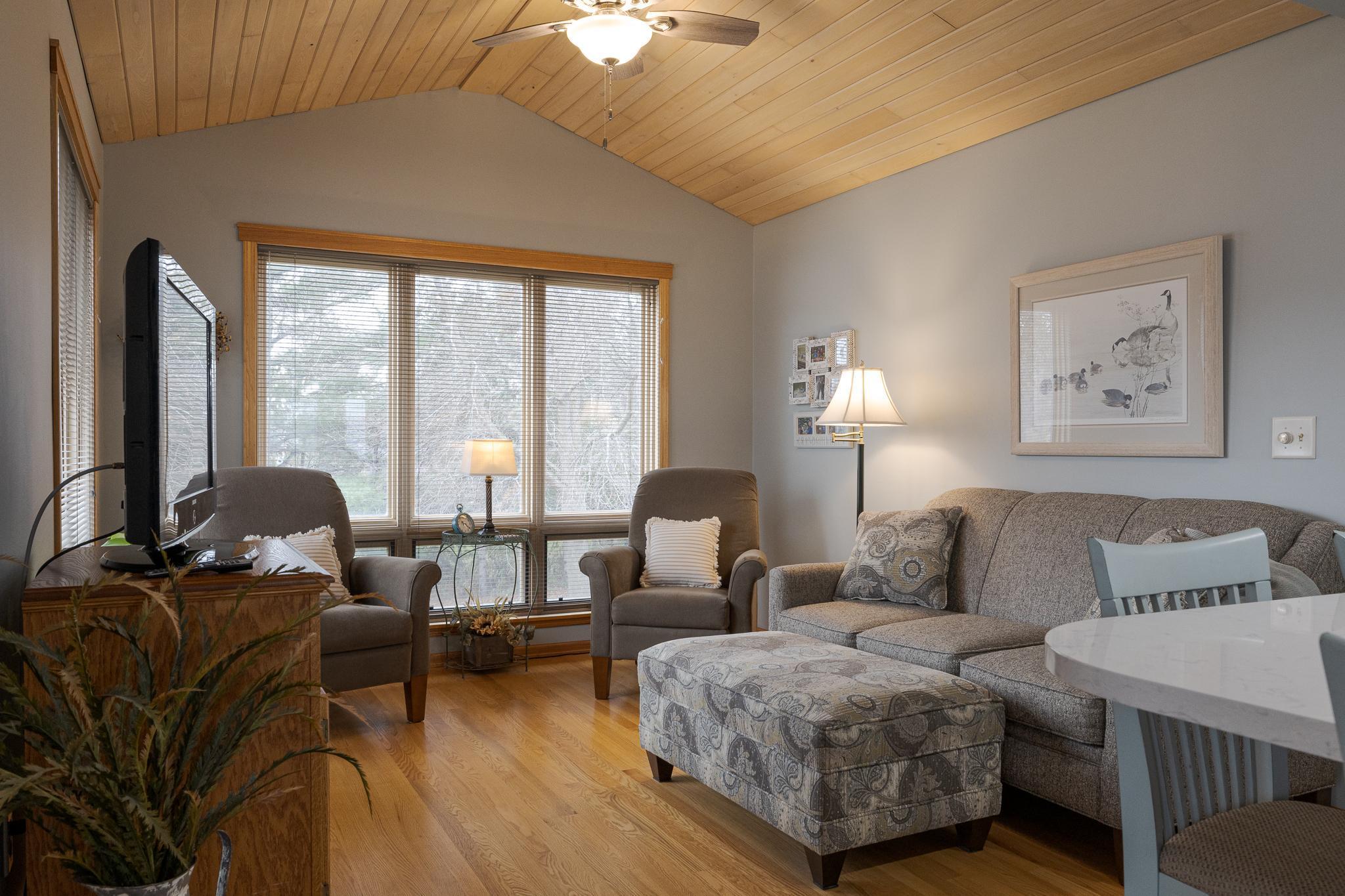 10059 Cove Pointe Road