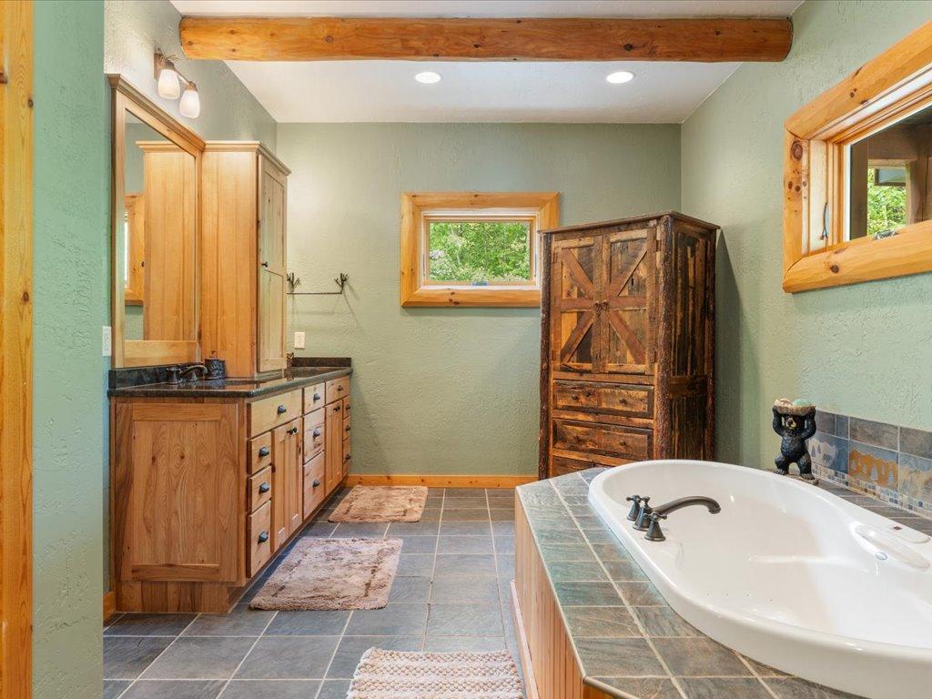 5637 Birch Bark Landing