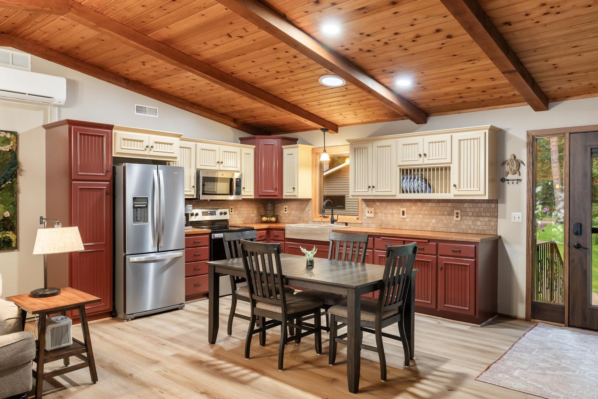 6622 Wildflower Lane