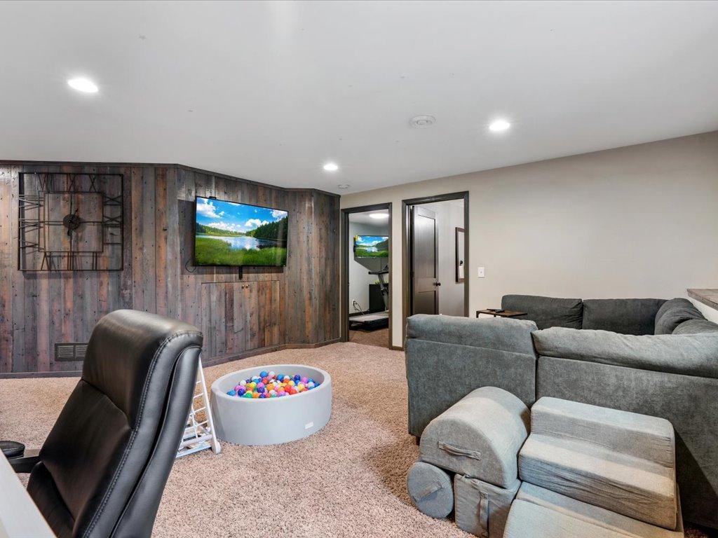 14462 Grand Oaks Drive