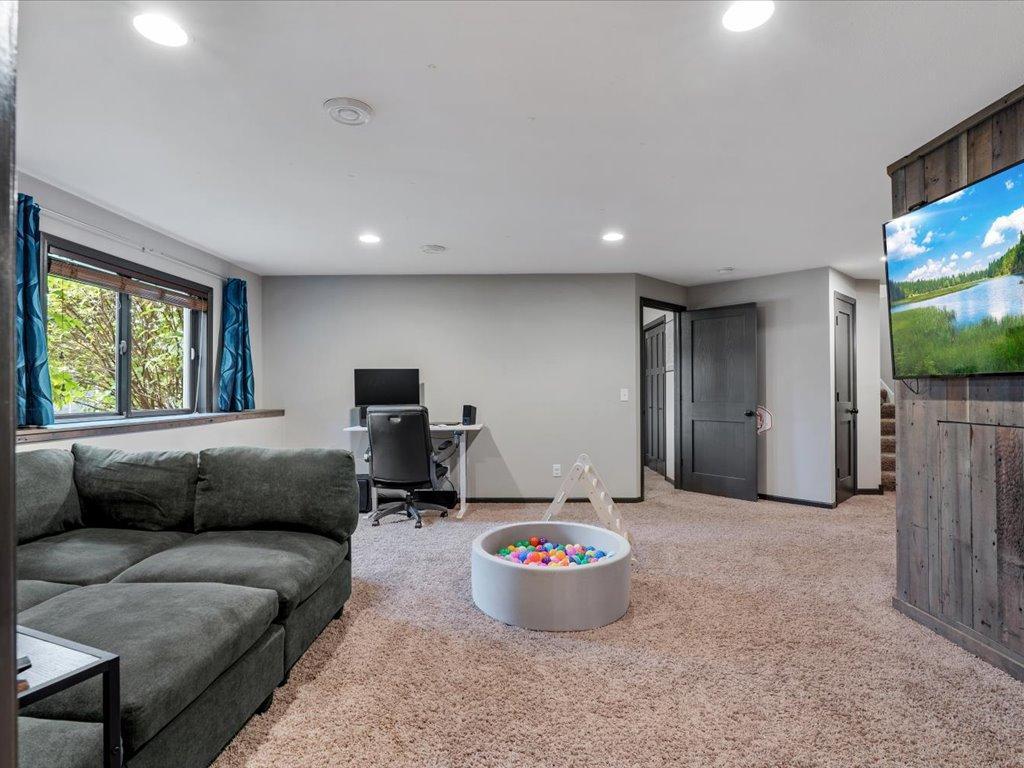 14462 Grand Oaks Drive