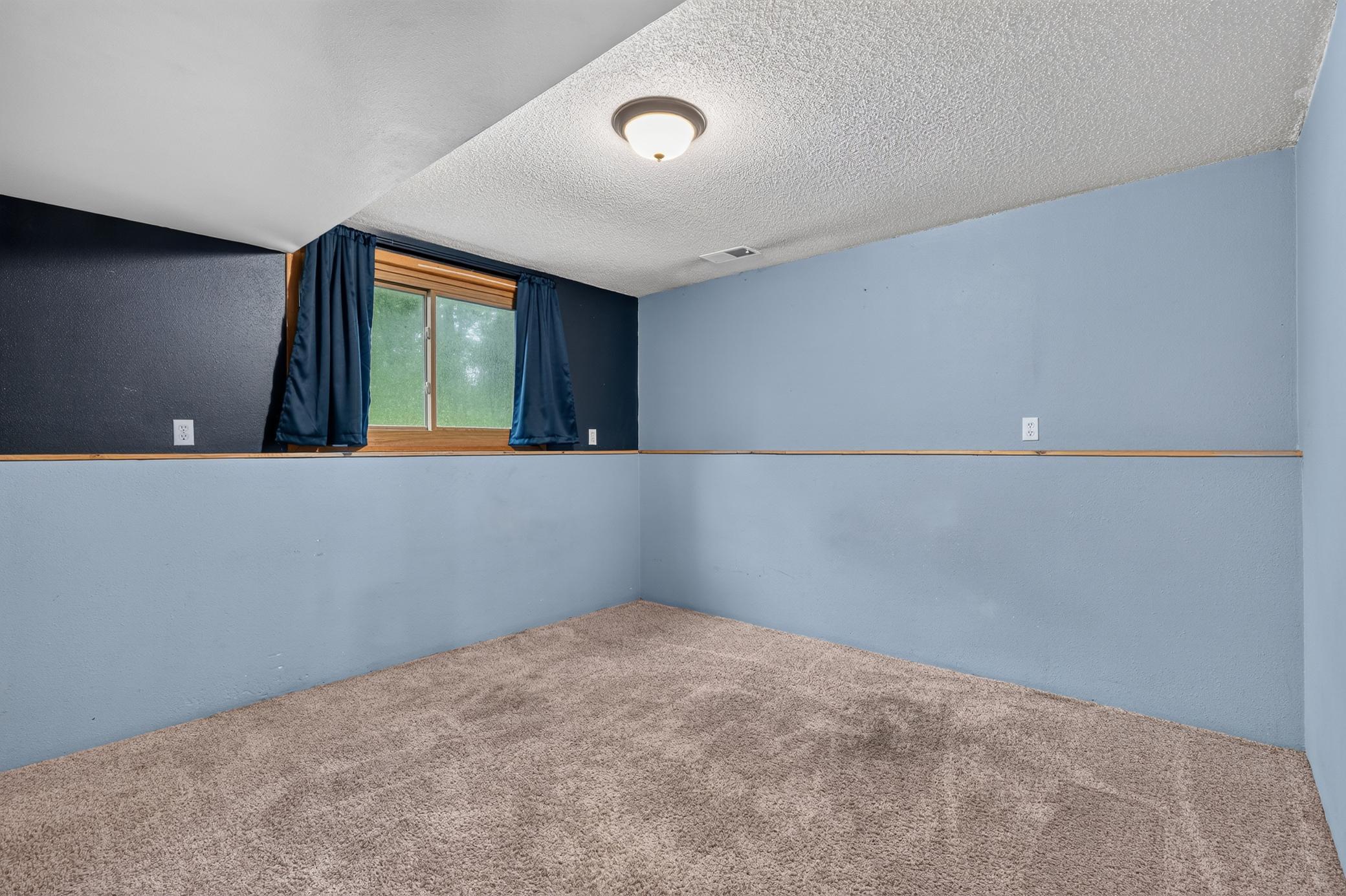 16046 Woodrow Road