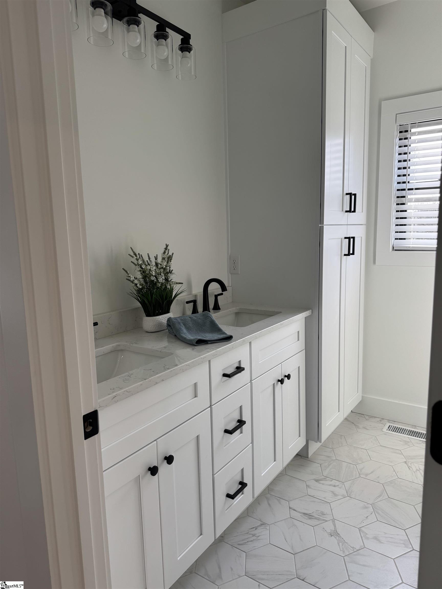 214 Ackert Way, Greenville