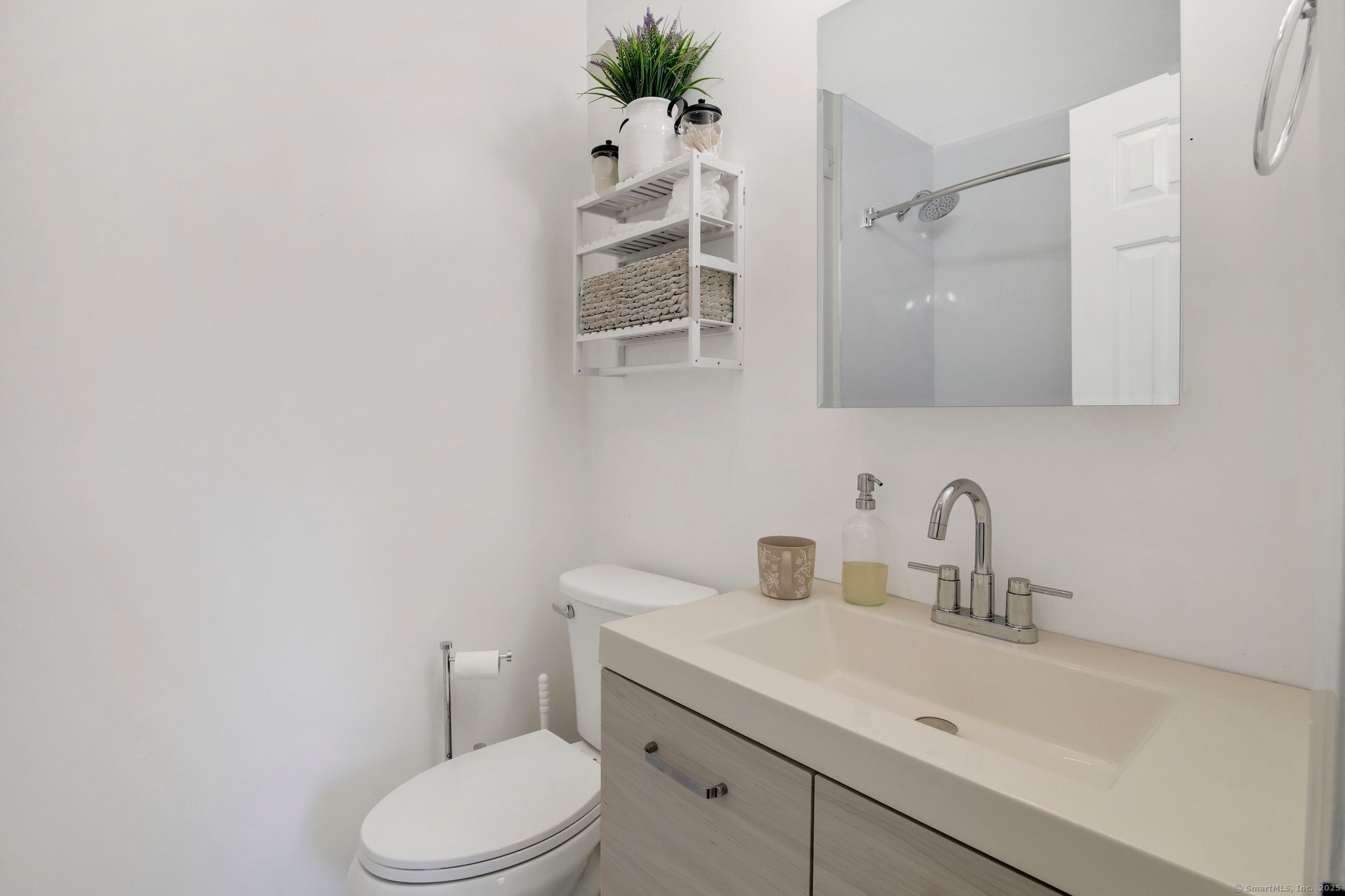 136 Newtown Avenue APT 6