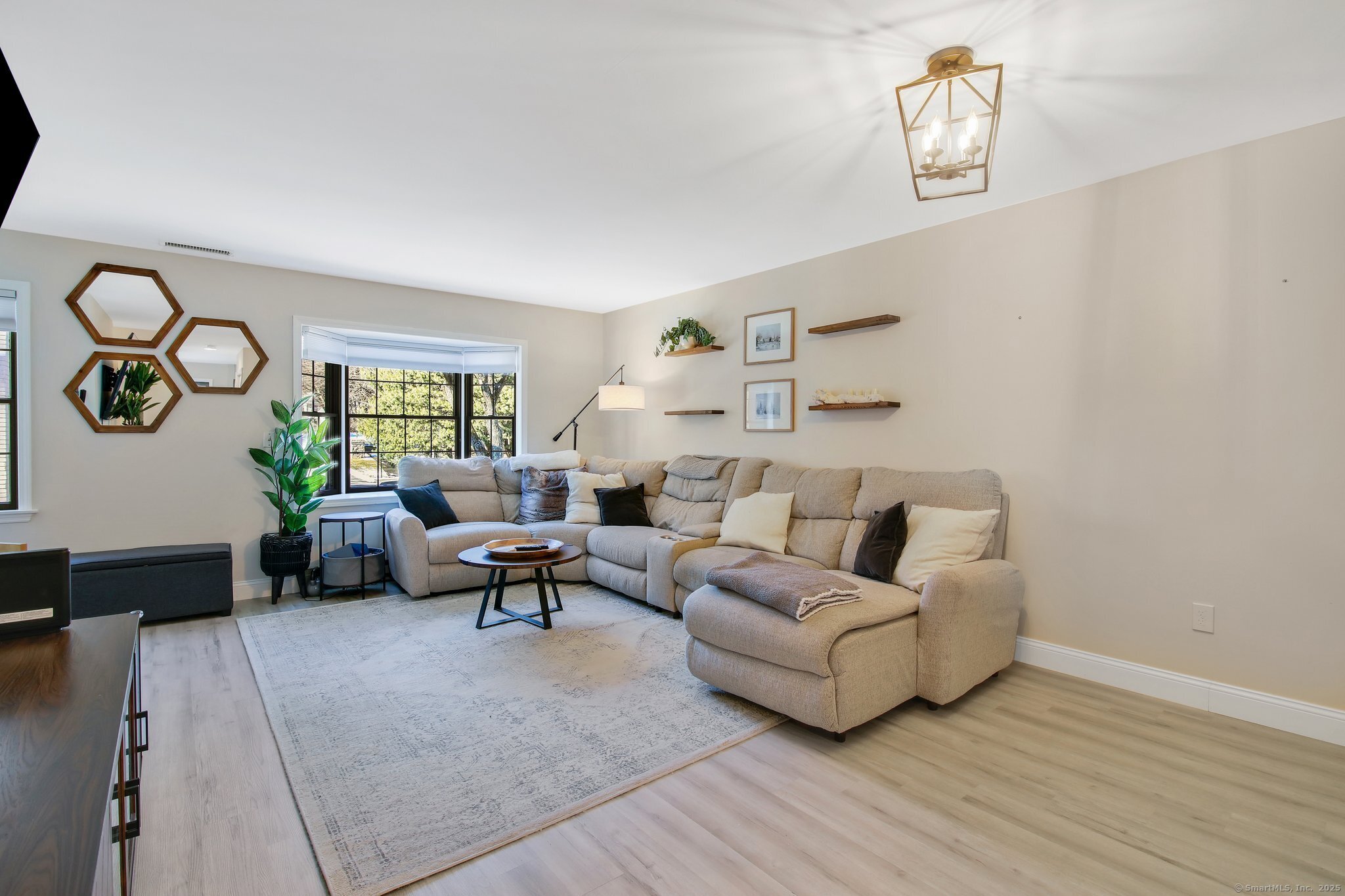 136 Newtown Avenue APT 6