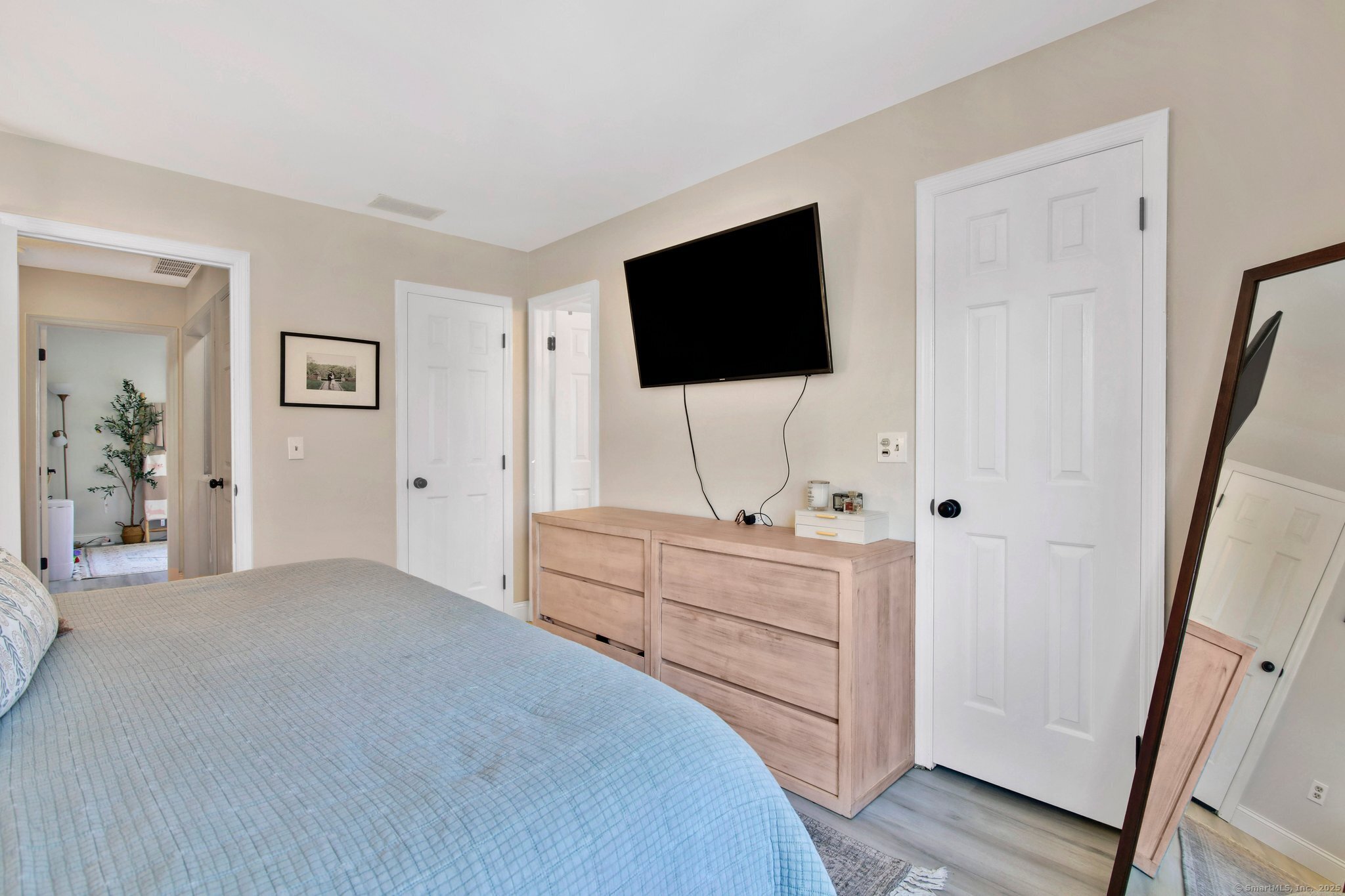 136 Newtown Avenue APT 6