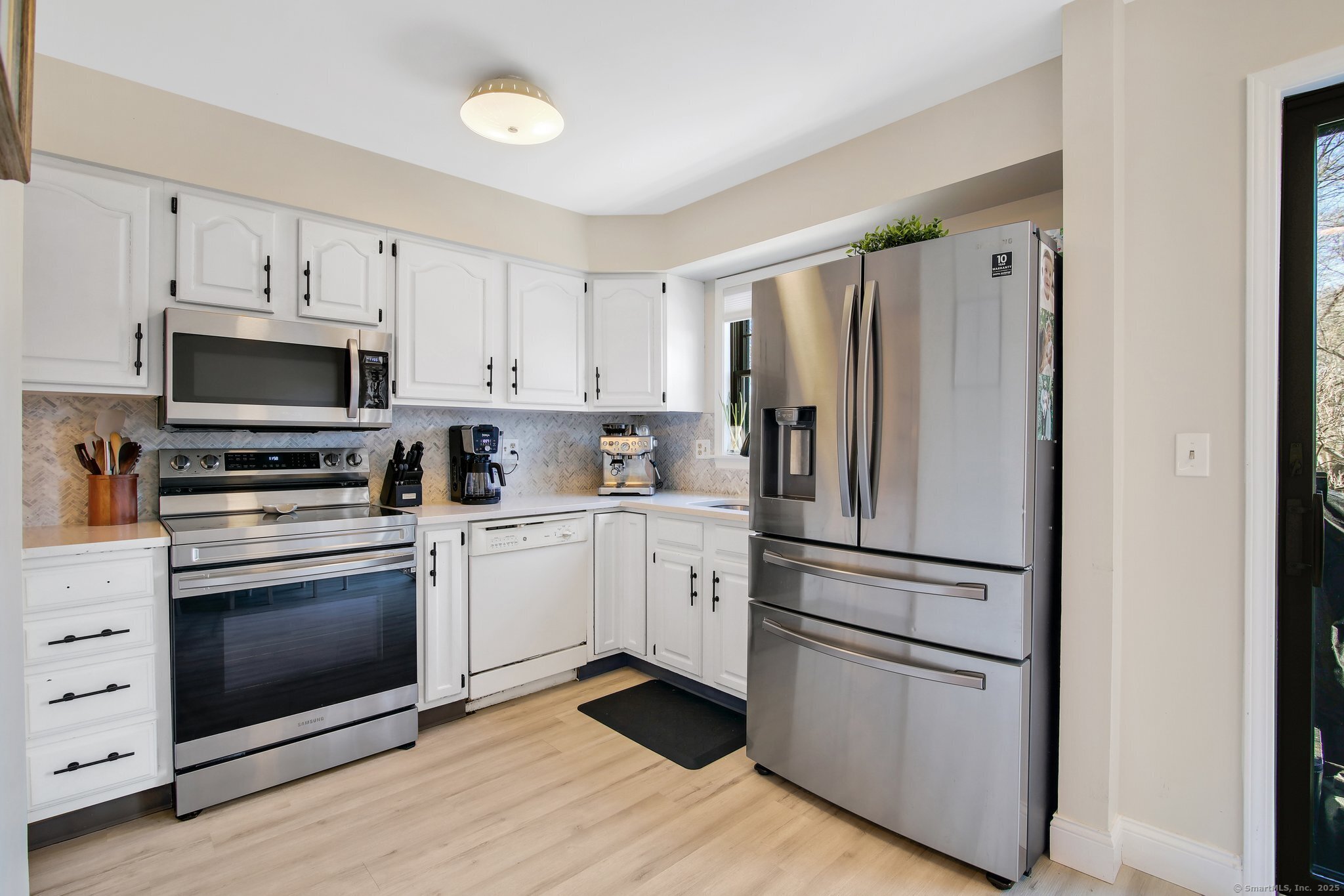 136 Newtown Avenue APT 6
