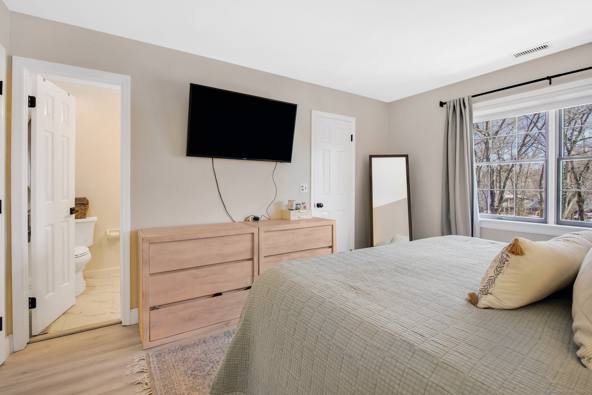 136 Newtown Avenue APT 6