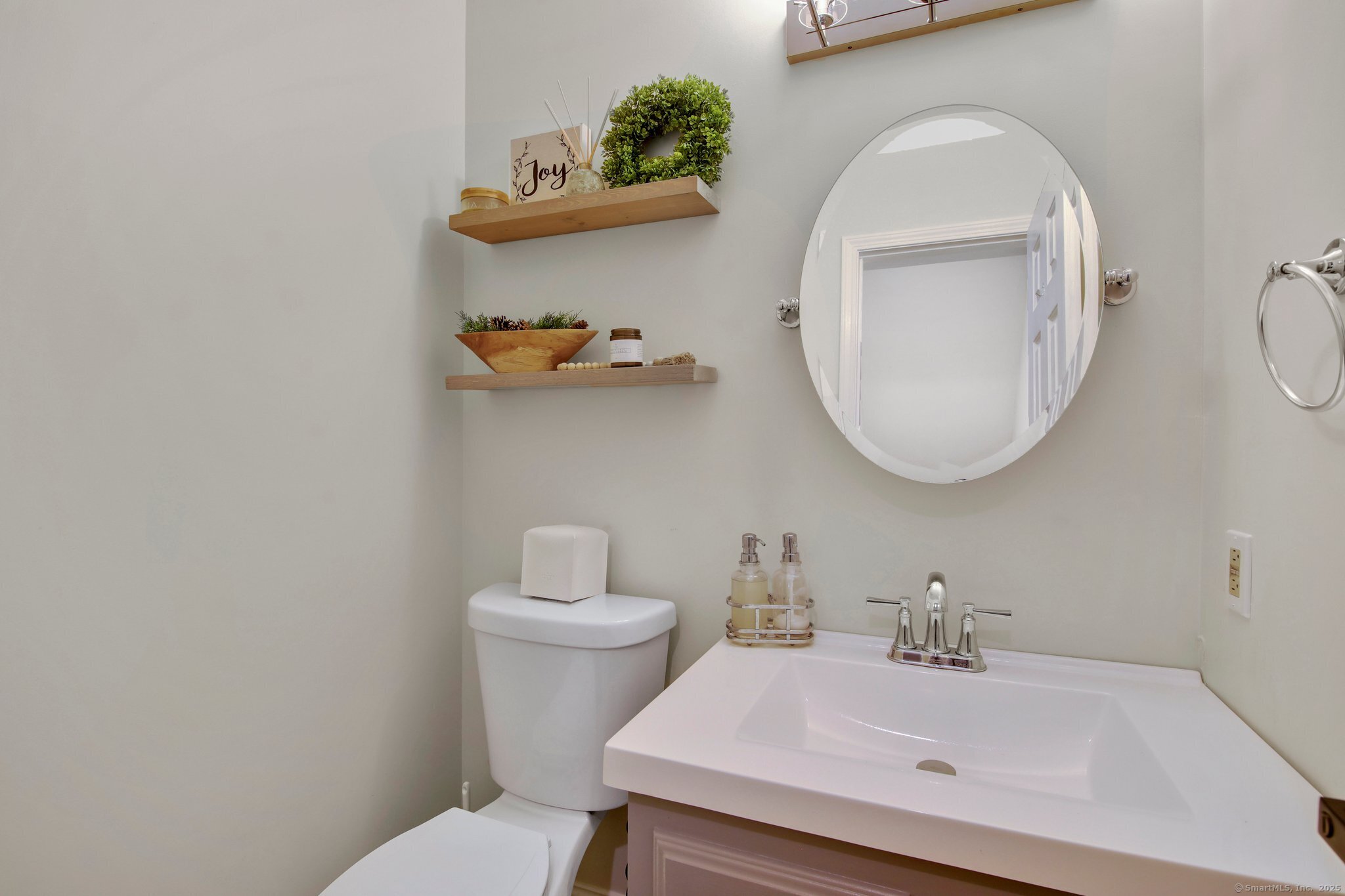 136 Newtown Avenue APT 6