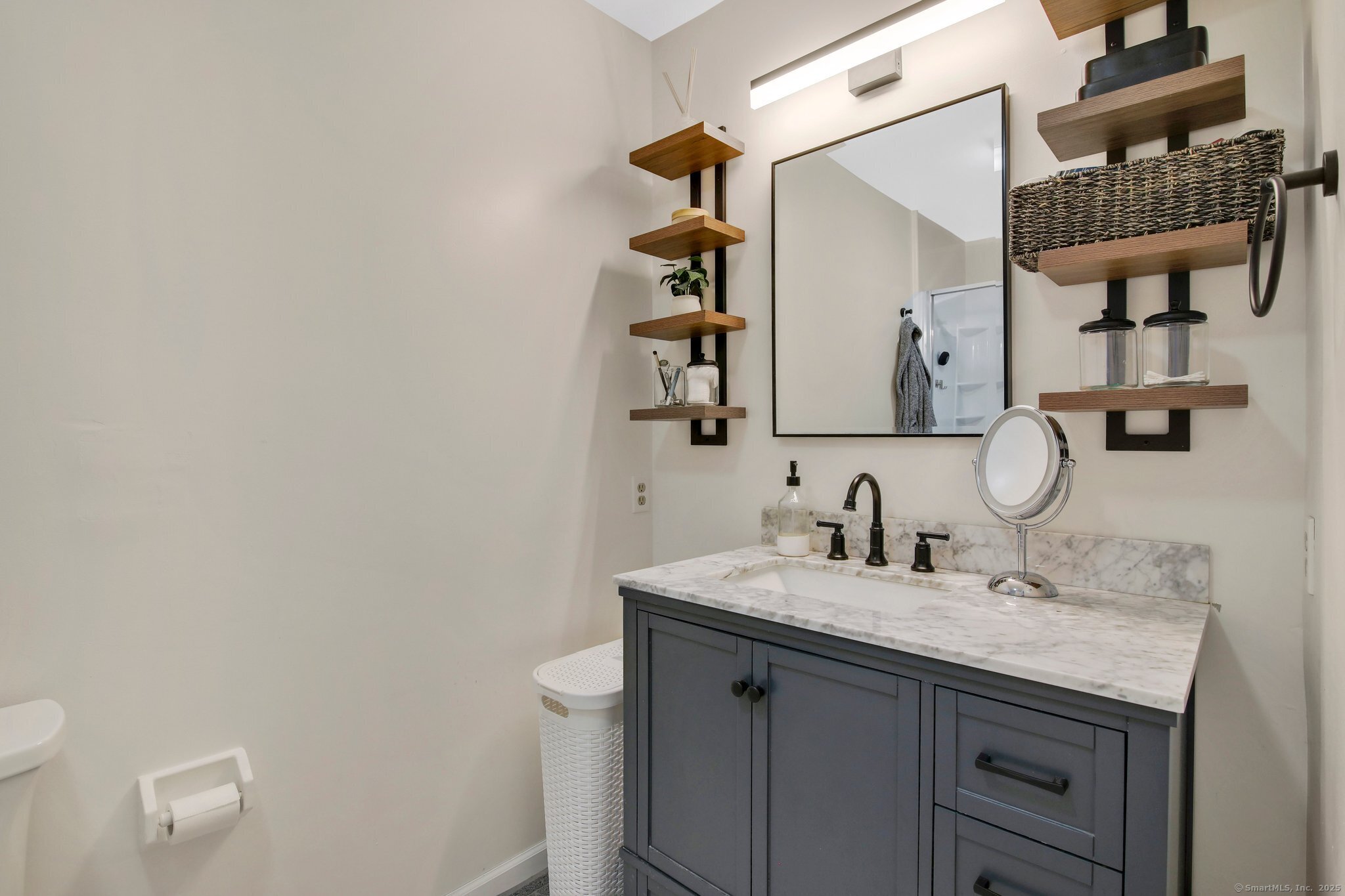 136 Newtown Avenue APT 6