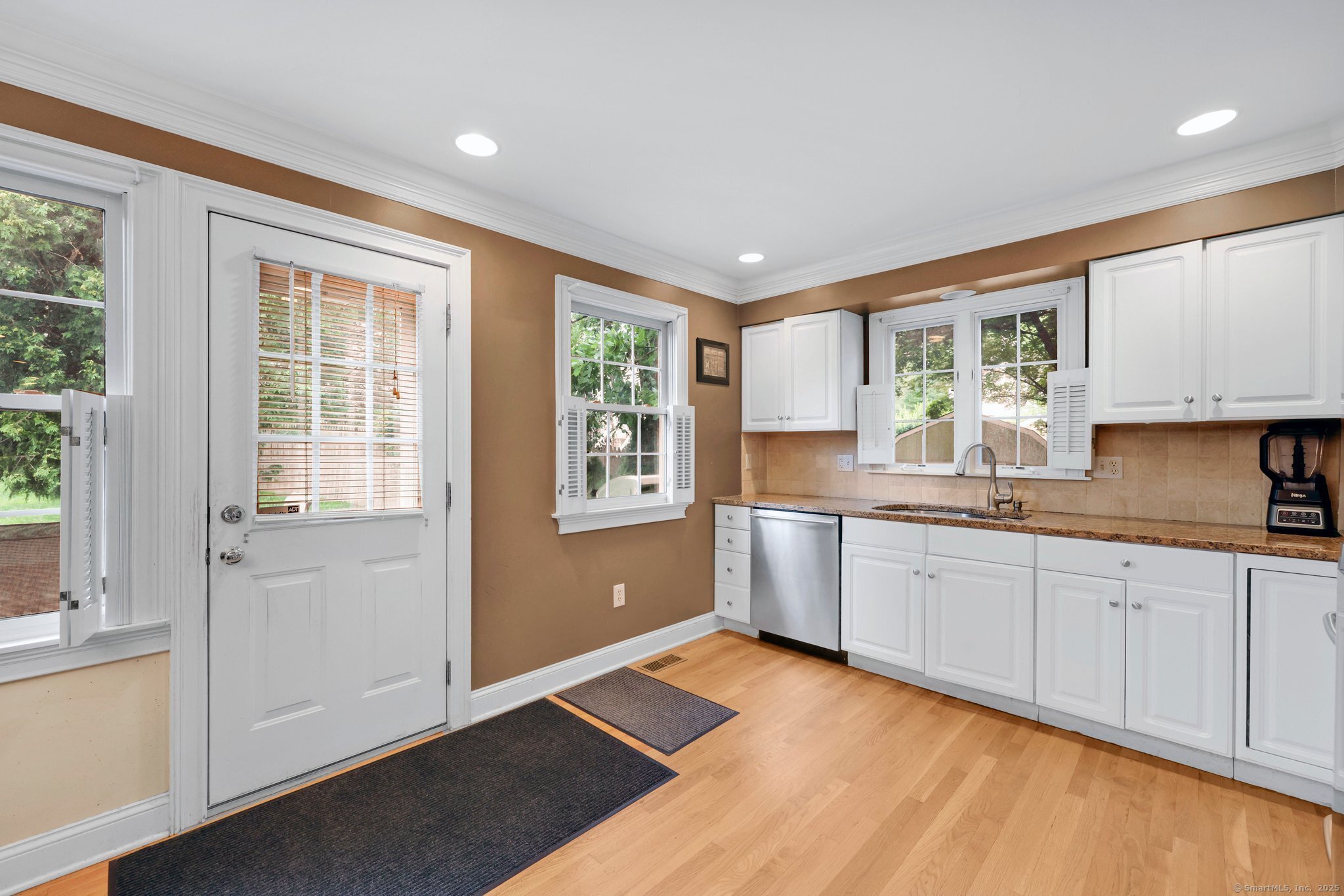 668 Kings Highway West 668