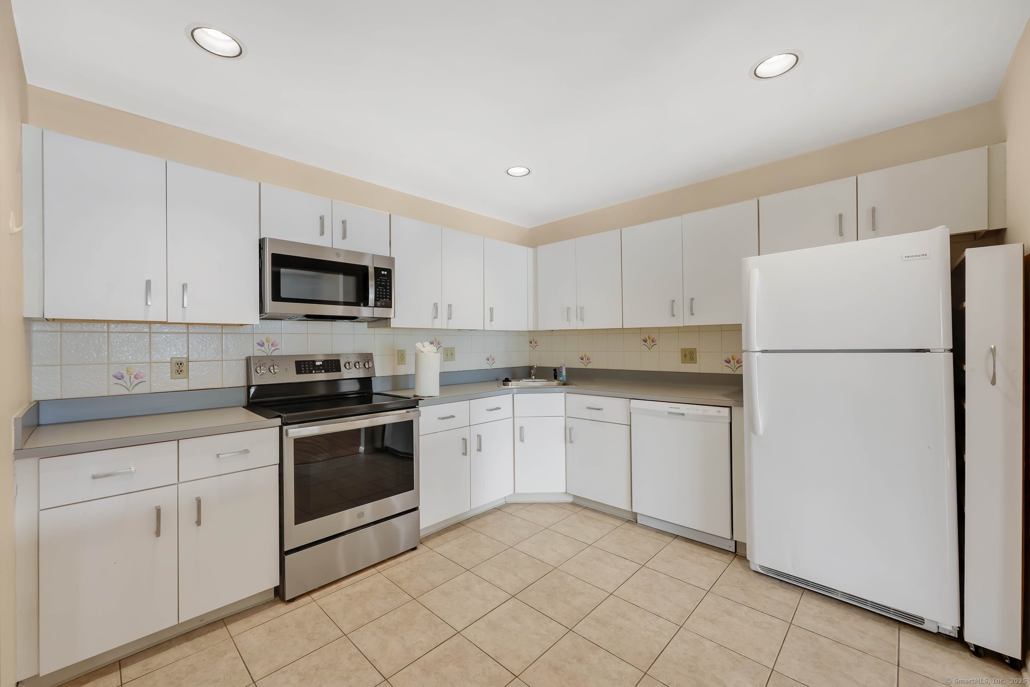 97 Richards Avenue APT AA7