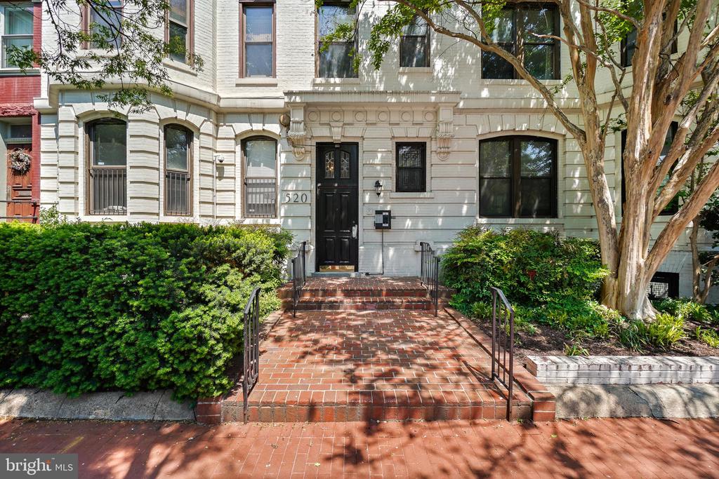520 E STREET NE 105