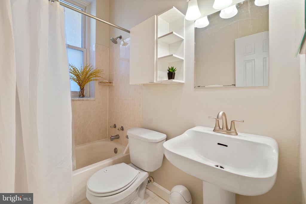520 E STREET NE 105