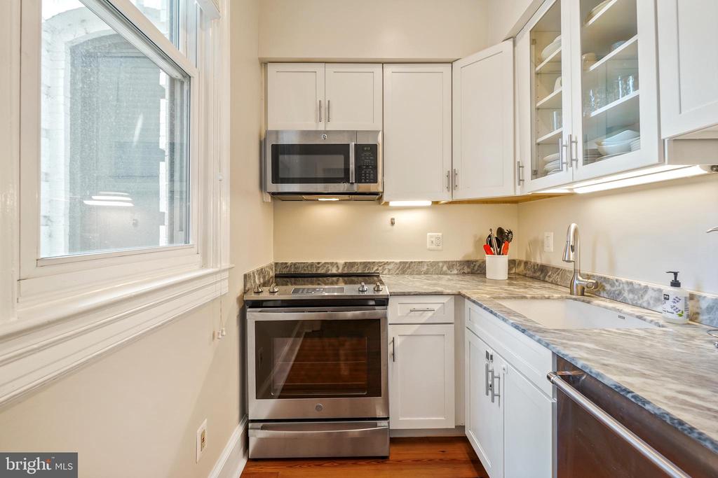 520 E STREET NE 105
