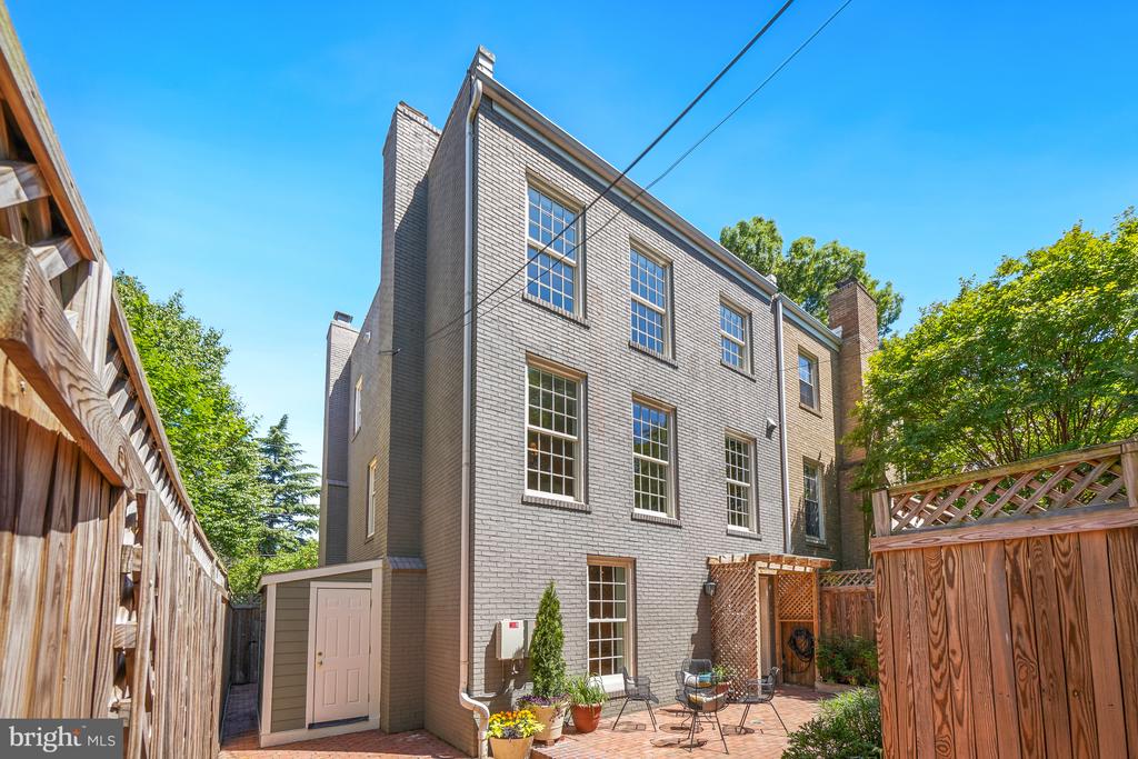 3808 NW KLINGLE PLACE NW