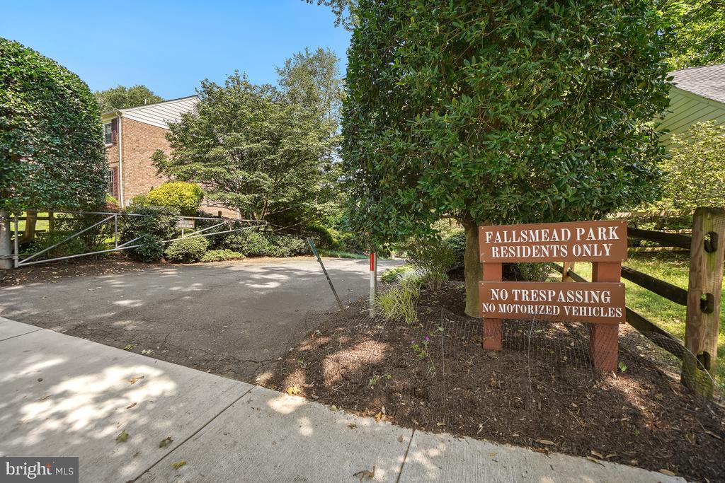 1101 FALLSMEAD WAY