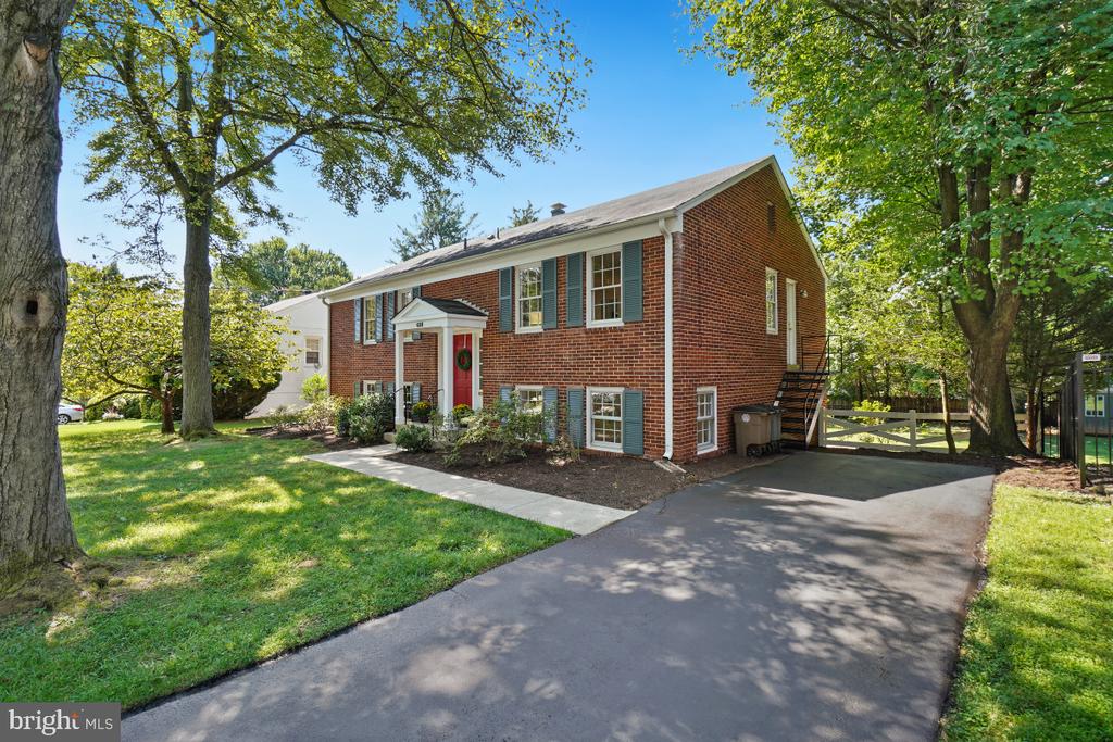 618 BLOSSOM DRIVE