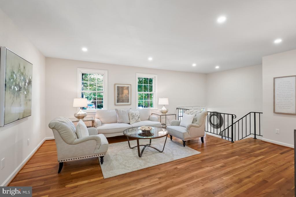 618 BLOSSOM DRIVE