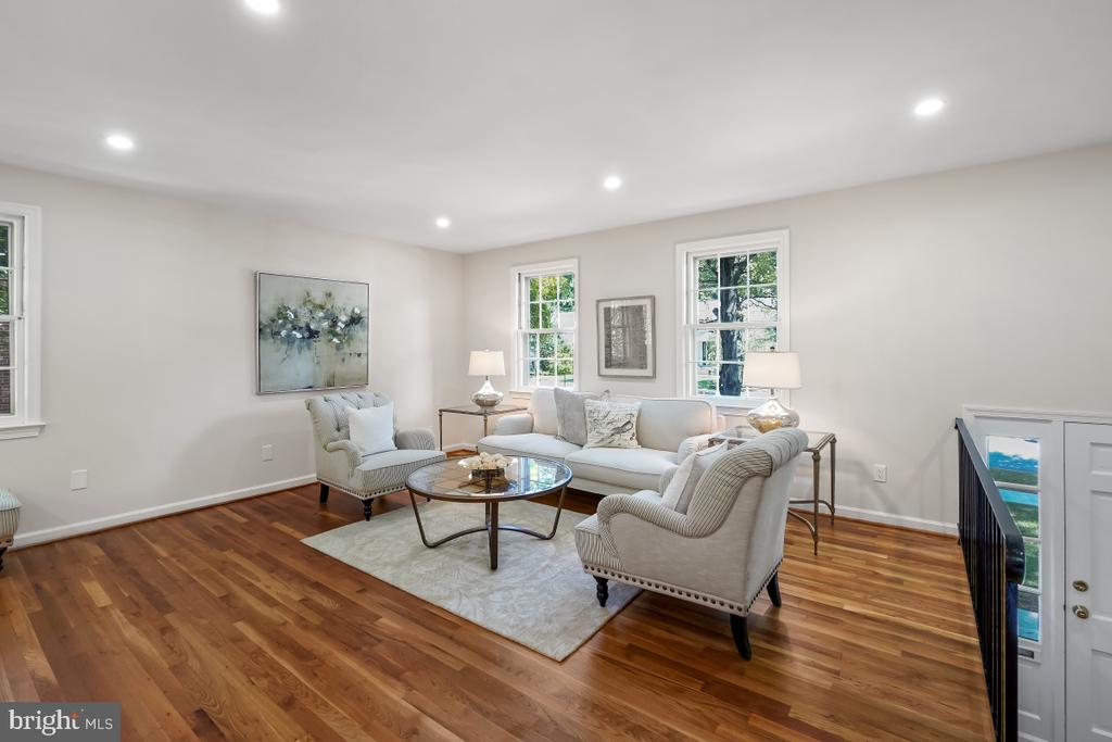 618 BLOSSOM DRIVE