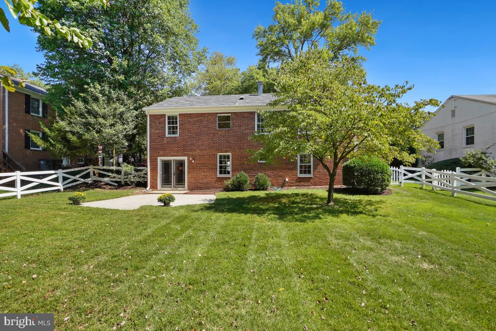 618 BLOSSOM DRIVE
