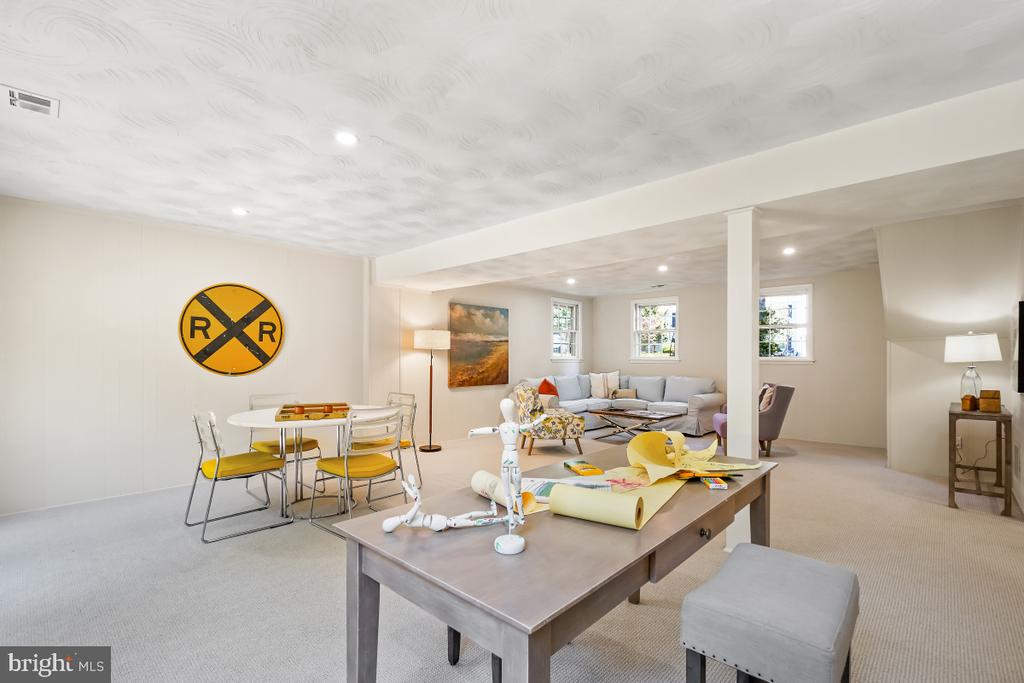 618 BLOSSOM DRIVE