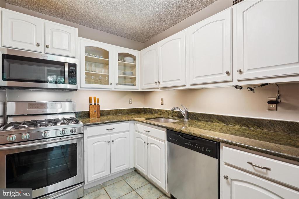 5225 POOKS HILL ROAD 609S