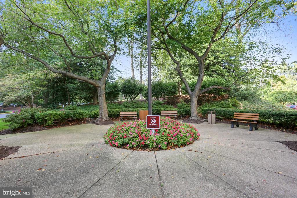 5225 POOKS HILL ROAD 609S
