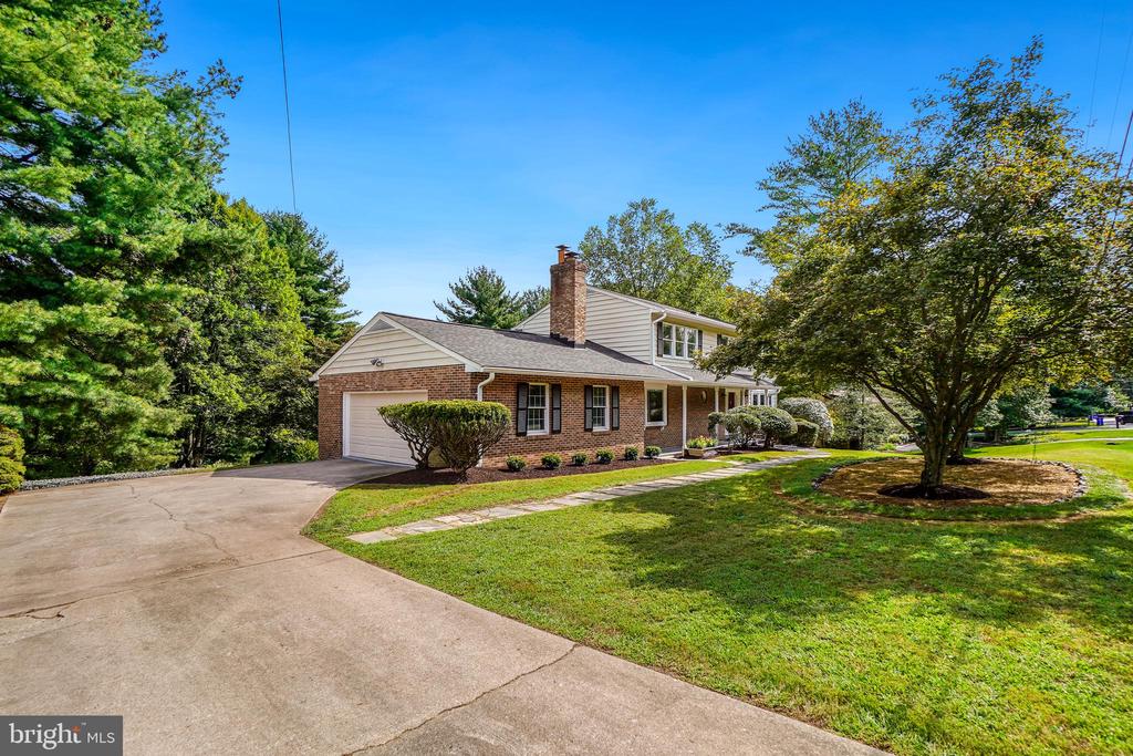 1626 MAYDALE DRIVE