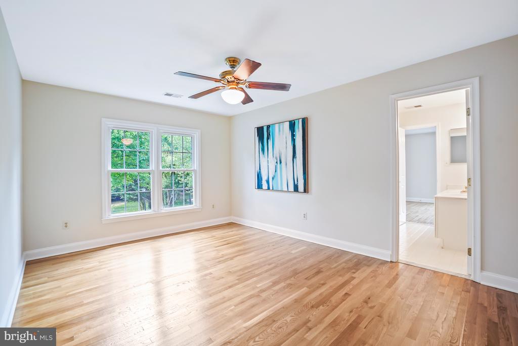 7009 CASHELL MANOR COURT