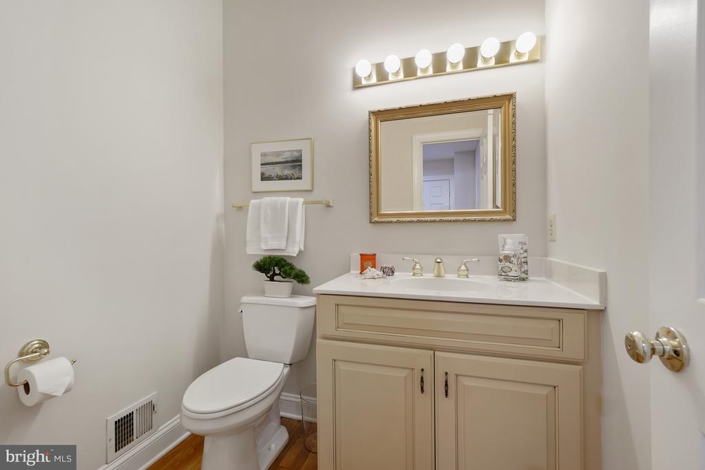 7009 CASHELL MANOR COURT