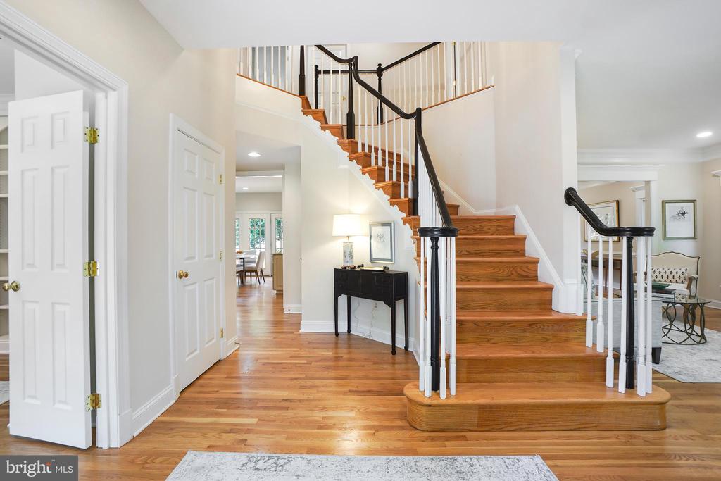 7009 CASHELL MANOR COURT