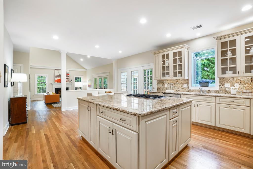 7009 CASHELL MANOR COURT