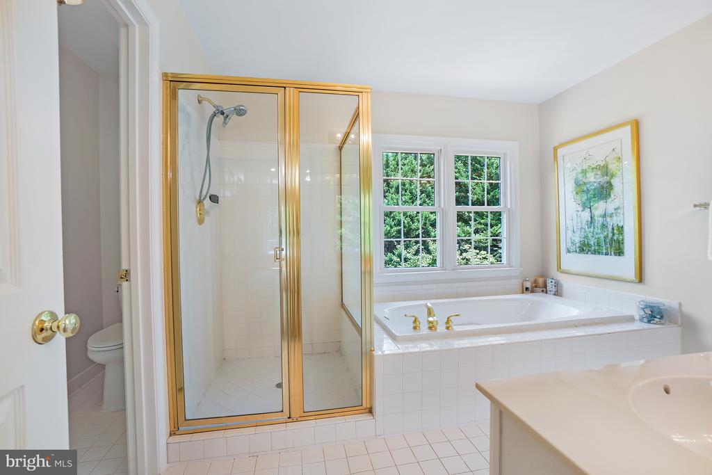 7009 CASHELL MANOR COURT