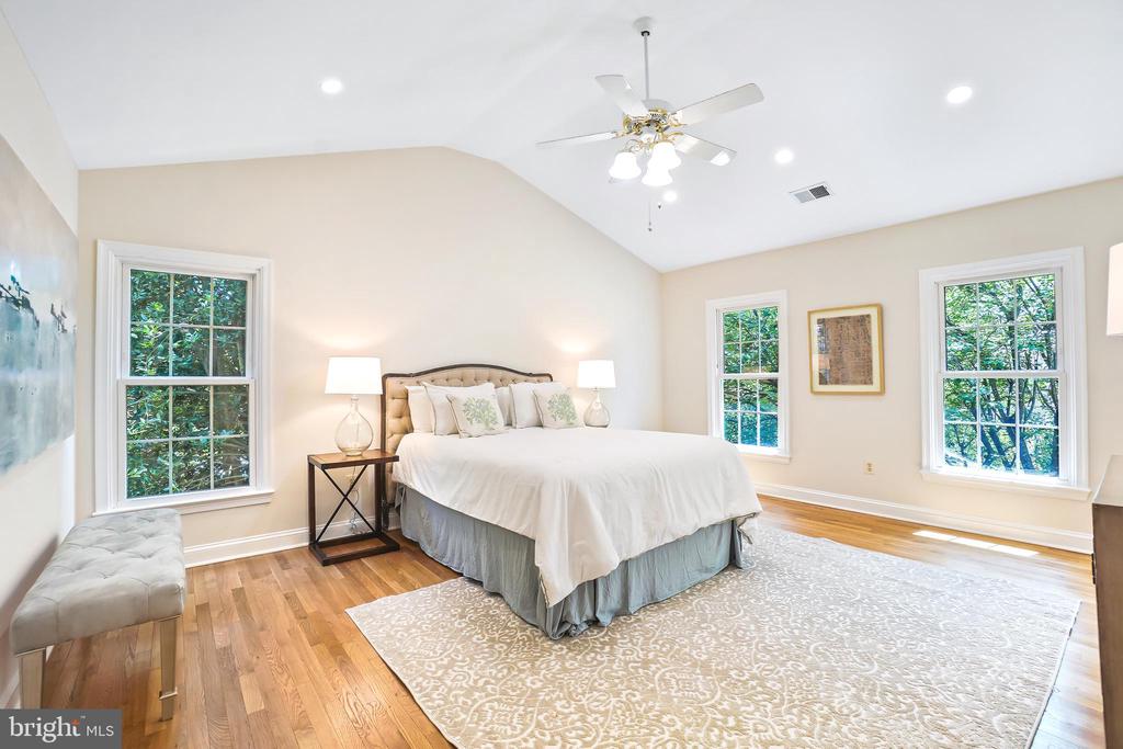 7009 CASHELL MANOR COURT