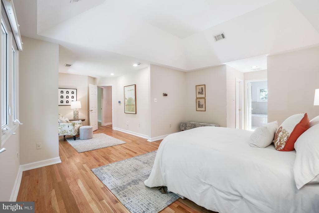 6700 BONAVENTURE COURT