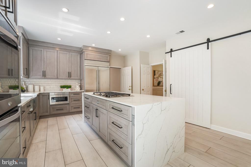 6700 BONAVENTURE COURT