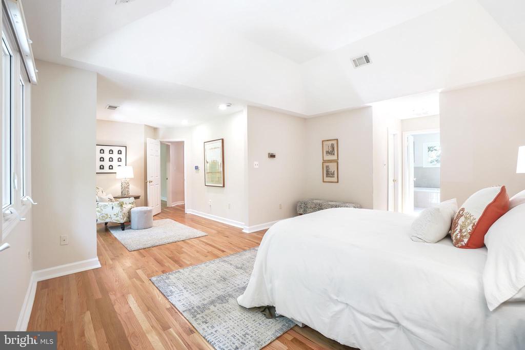 6700 BONAVENTURE COURT